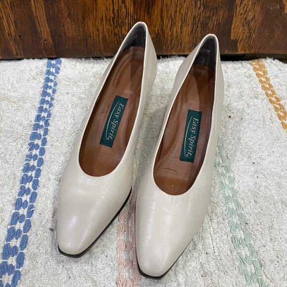 Easy Spirit Leather Heels Bundle Size 7 AAA Navy, Beige and White Low Heel Pumps - Picture 2 of 16